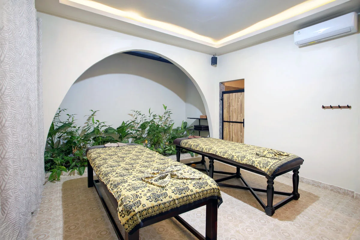 Hesa Downtown couples massage room with arch, Ubud Bali