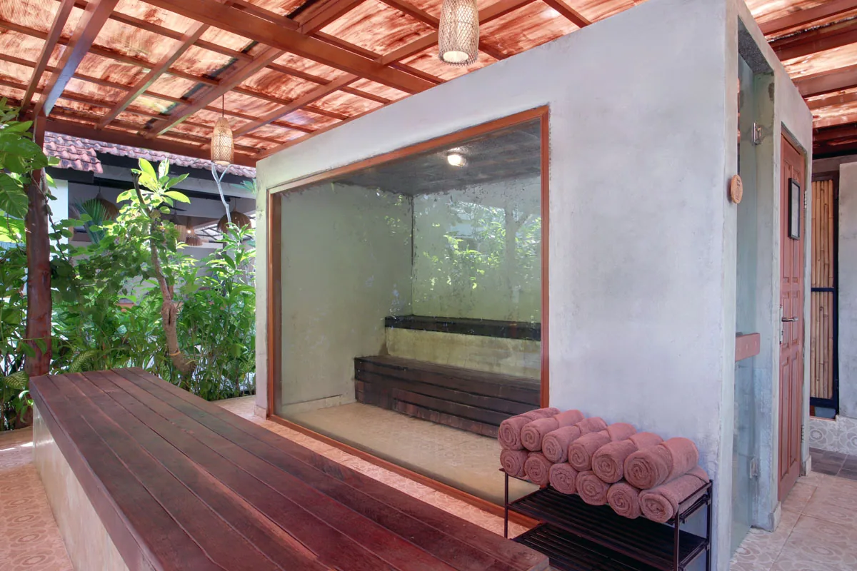 Hesa Downtown steam room with fresh towel rolls, Ubud Bali