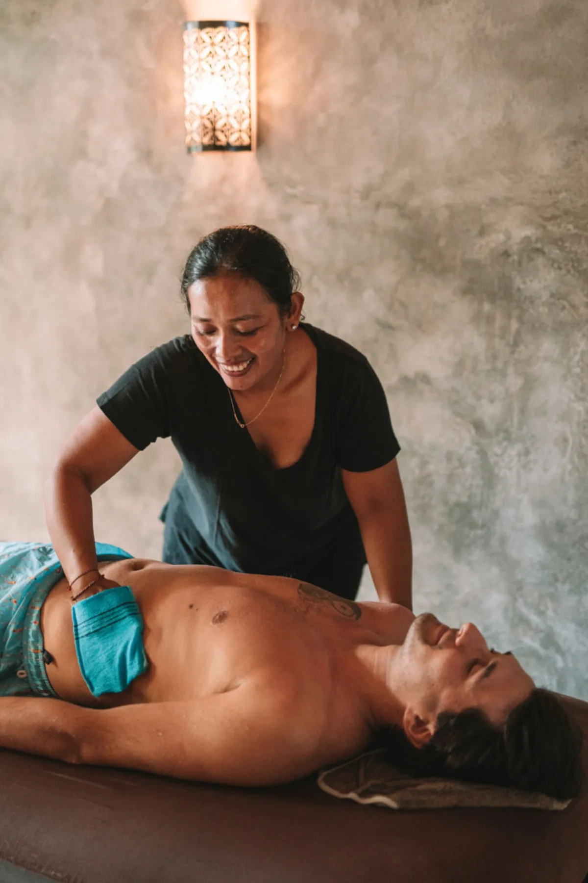 Korean scrub treatment close up Hesa Wellness Spa Ubud Italy towel mitt skin