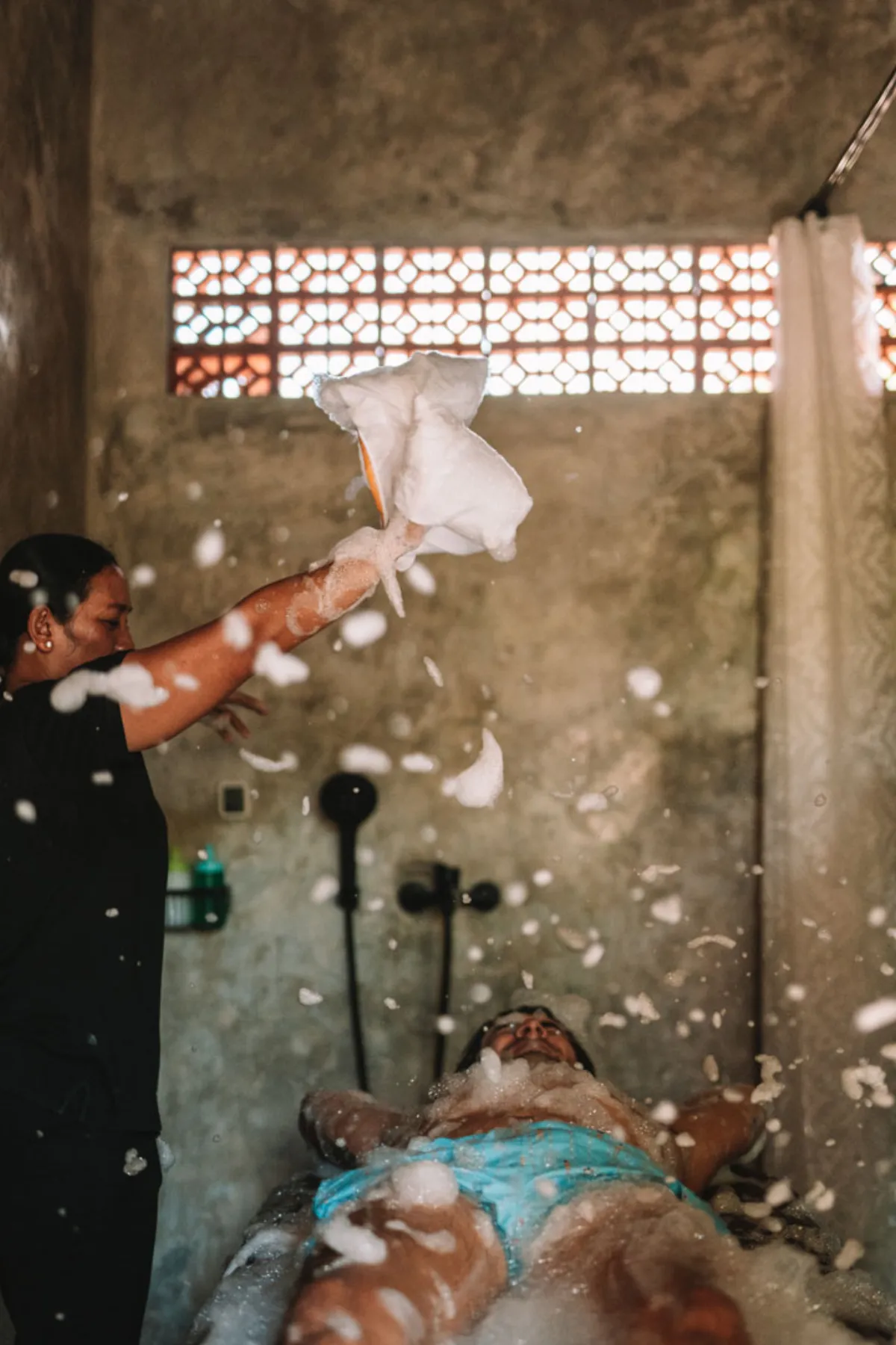 Bubble massage Hammam couples Hesa Spa Ubud